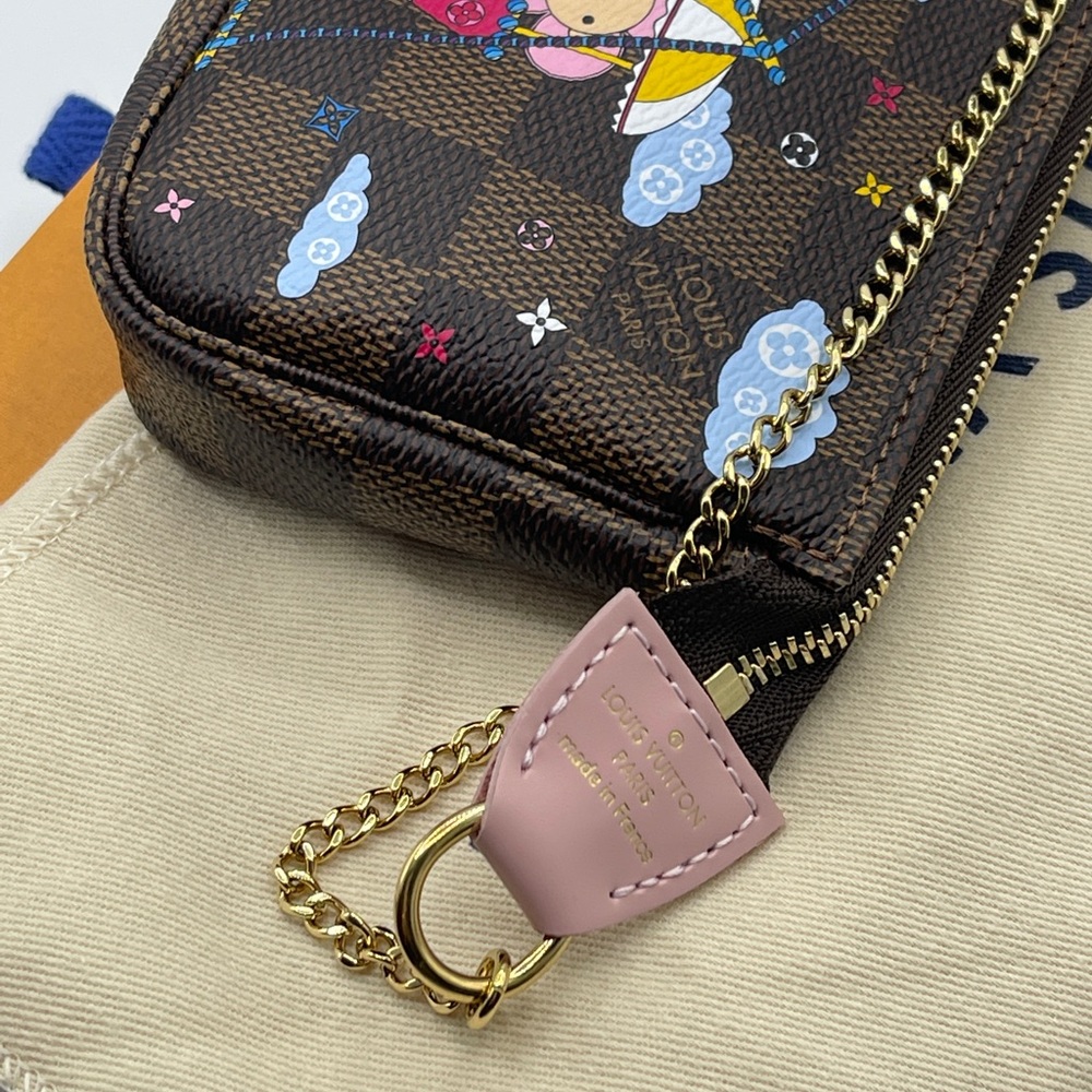 Louis Vuitton Christmas 2020 Pochette Mini Accessories Damier Ebene Vivienne - Picture 11 of 16